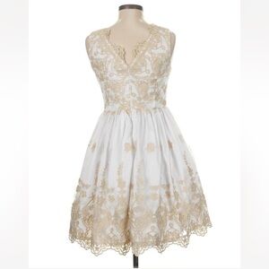 Minuet Petite White and Gold Lace Embroidered Mini Dress Size Small